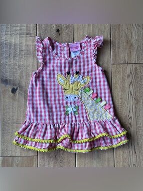 Nannette Sleeveless Gingham Giraffe Appliqué Top size 18 Months